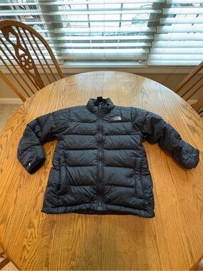 The North Face 550 Kids Black Down Puffer Jacket Size M 10-12 Boys Girls PLAY